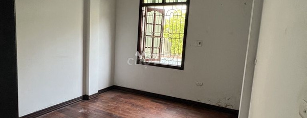 Trong căn này gồm có 6 phòng ngủ, cho thuê nhà ở có diện tích thực 40m2 thuê ngay với giá êm 22 triệu/tháng vị trí đẹp nằm ngay Hoàng Sâm, Cầu Giấy-03