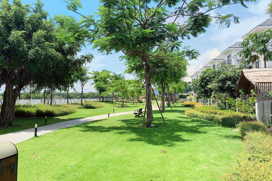 Hướng Đông - Nam, bán biệt thự có một diện tích sàn 140m2 nằm ở Phước Kiển, Hồ Chí Minh bán ngay với giá cực rẻ 14 tỷ, nhà này có tổng 4 PN, 5 WC-01