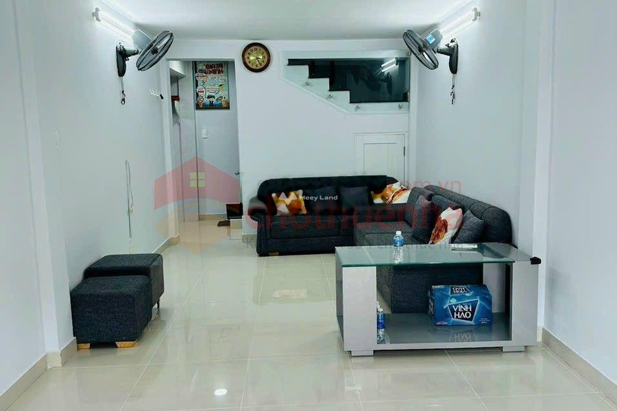 Tổng 3 phòng ngủ cho thuê nhà ở diện tích chính là 56m2 giá thuê chốt nhanh 32 triệu/tháng vị trí đặt ở tại Phú Nhuận, Hồ Chí Minh-01