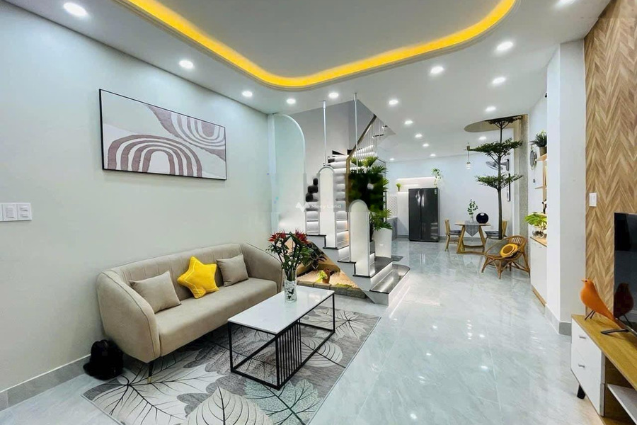 Bán nhà có diện tích chung là 56.2m2 vị trí mặt tiền tọa lạc ngay tại Bình Thạnh, Hồ Chí Minh giá bán cơ bản 3.69 tỷ ngôi nhà này có 3 PN, 2 WC-01