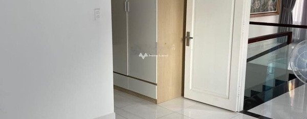 Với tổng diện tích 180m2, bán biệt thự vị trí đẹp nằm trên Bùi Văn Ba, Tân Thuận Đông, tổng quan trong căn nhà có 5 phòng ngủ, 6 WC vị trí siêu đẹp-02