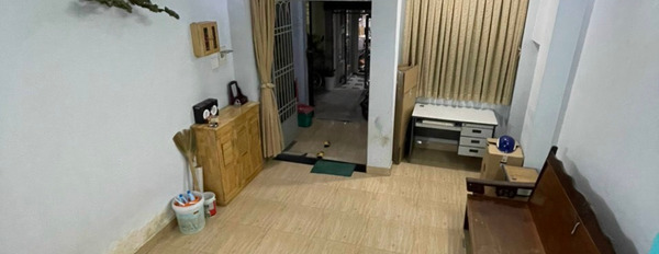 Cho thuê nhà nội thất cơ bản, 2 phòng ngủ, 2WC hẻm C9 Phạm Hùng, quận 8-03