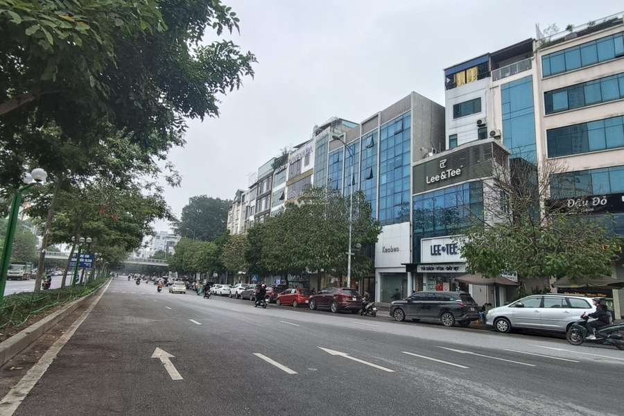 Nhà gồm 10 PN bán nhà ở diện tích khoảng 190m2 giá bán đàm phán chỉ 150 tỷ vị trí nằm ngay Nguyễn Văn Huyên, Hà Nội-01