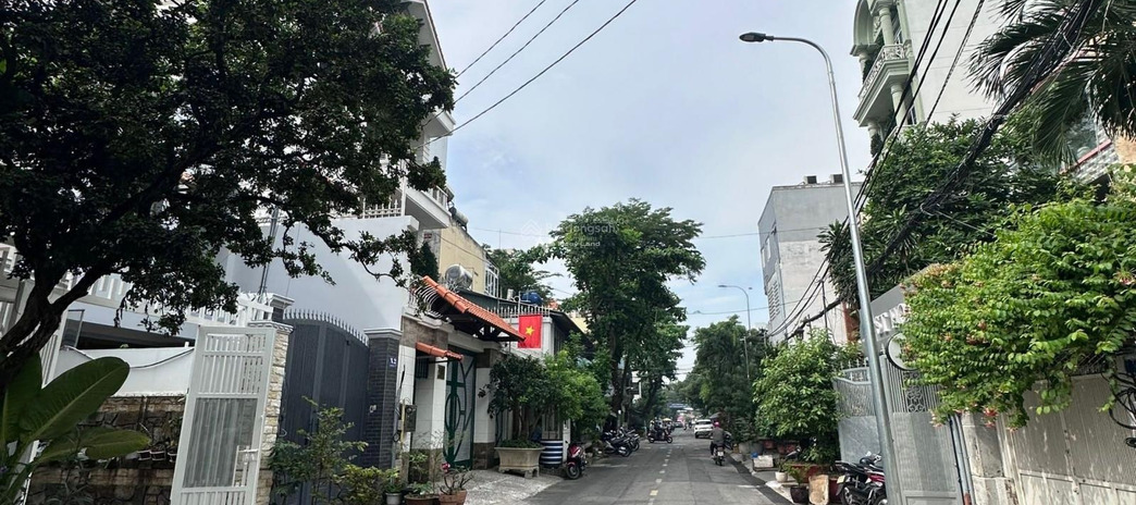 Vị trí tốt ở Phường 15, Hồ Chí Minh cho thuê nhà thuê ngay với giá quy định 32 triệu/tháng, ngôi nhà gồm có 2 phòng ngủ, 2 WC