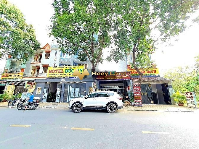 Bán nhà vị trí đẹp nằm ngay Đường D2, Phường Tăng Nhơn Phú A giá bán cực rẻ từ 10.5 tỷ diện tích chuẩn 110m2 trong nhà này gồm 3 phòng ngủ-01