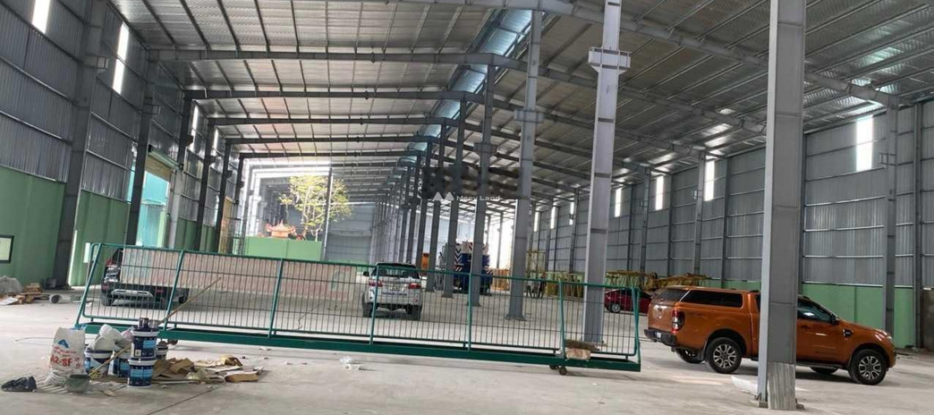 Gia đình về quê cho thuê kho bãi diện tích cụ thể 800m2 ngay ở Đại Lộ Thăng Long, Hà Nội thuê ngay với giá bàn giao chỉ 56 triệu/tháng khuôn viên rộng