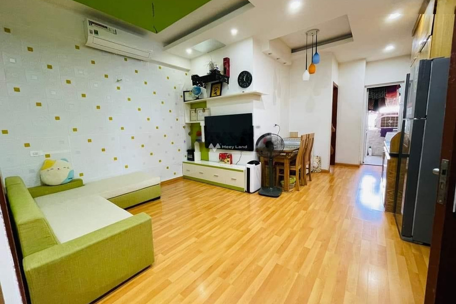 Chung cư 2 PN, bán căn hộ hướng Đông mặt tiền nằm ngay tại Hoàng Mai, Hà Nội, ngôi căn hộ này bao gồm 2 phòng ngủ, 2 WC liên hệ liền-01