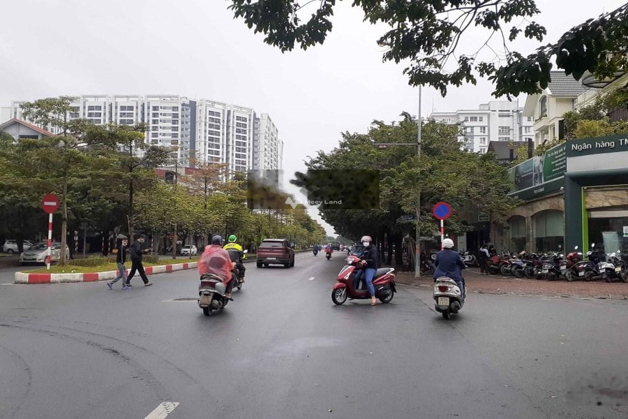 Bán nhà vị trí mặt tiền nằm ở Chu Huy Mẫn, Long Biên bán ngay với giá đề cử từ 6.8 tỷ có diện tích gồm 55m2 trong ngôi nhà này gồm 5 PN-01