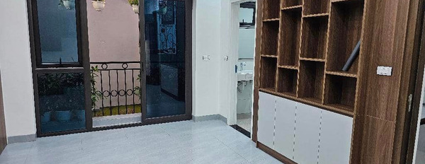 Bán nhà Cầu Giấy 7 tỷ 30m2, 5 tầng, mặt tiền 4m nhà đẹp, oto ở ngay-03