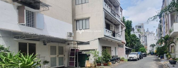 Vị trí đặt ở trung tâm Nguyễn Kiệm, Phường 4, bán căn hộ giá bán chính chủ chỉ 4.5 tỷ, tổng quan bên trong ngôi căn hộ 3 phòng ngủ vị trí trung tâm-03