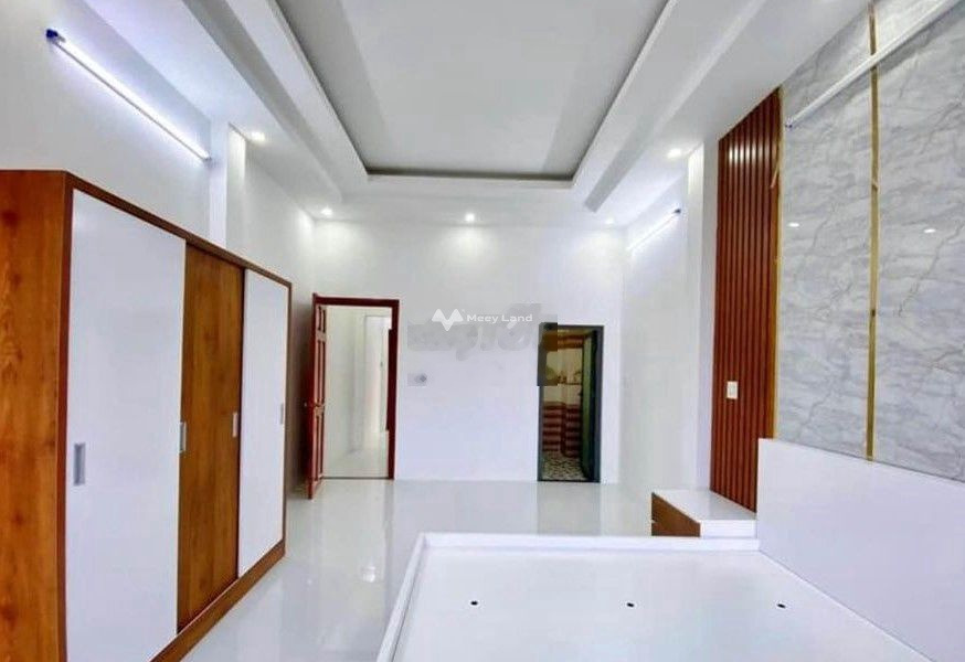 Nhà 4 PN, cho thuê nhà, giá thuê cực kì tốt 16 triệu/tháng với diện tích tiêu chuẩn 78m2 vị trí đẹp ngay trên Phạm Văn Đồng, Hồ Chí Minh-01