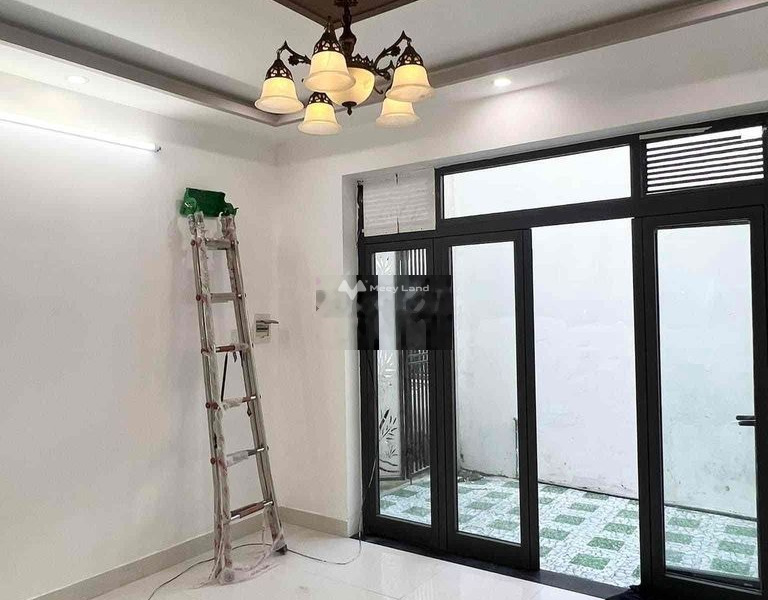 Nhà này gồm 2 PN, cho thuê nhà ở diện tích chuẩn là 50m2 giá thuê mềm từ 6 triệu/tháng vị trí đặt ở trong Nguyễn Văn Linh, Đà Nẵng-01