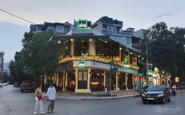 Cho thuê nhà có diện tích tổng là 150m2 vị trí đẹp tọa lạc trên Nguyễn Đình Thi, Hà Nội thuê ngay với giá cực sốc 180 triệu/tháng