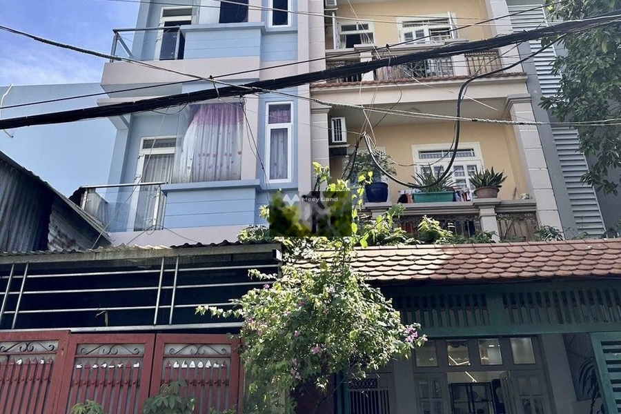 Hướng Đông Nam, bán nhà có diện tích chính 30.4m2 ngay Phạm Văn Chí, Hồ Chí Minh bán ngay với giá cực êm 1.88 tỷ ngôi nhà này có 2 phòng ngủ, 3 WC-01