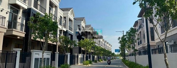 Bán liền kề vị trí đặt ở tại Lê Văn Lương, Hồ Chí Minh bán ngay với giá thương mại 17.8 tỷ có diện tích chuẩn 240m2, ngôi nhà có 4 PN-02