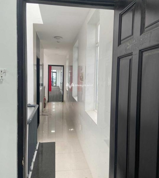 Cho thuê nhà ở có diện tích tổng là 136m2 thuê ngay với giá vô cùng rẻ 110 triệu/tháng vị trí đặt vị trí ở Võ Văn Kiệt, Hồ Chí Minh-01