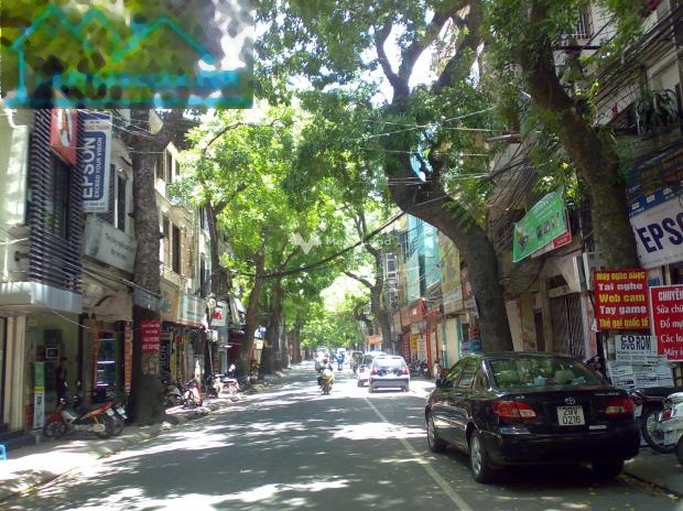 Có diện tích chính 108m2 bán nhà nằm trên Hoàn Kiếm, Hà Nội căn này gồm có 4 phòng ngủ vị trí thuận lợi