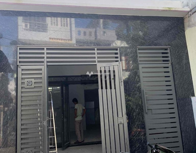 Nhà có 3 phòng ngủ cho thuê nhà ở có diện tích chung là 100m2 thuê ngay với giá phải chăng chỉ 8 triệu/tháng mặt tiền nằm ở Quốc Lộ 1A, Hồ Chí Minh-01