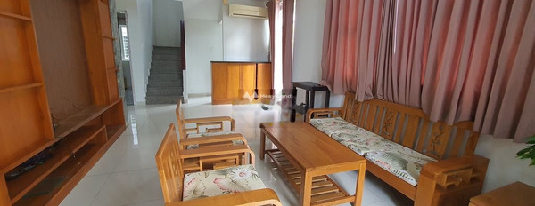 Có tổng diện tích 130m2, cho thuê nhà ở vị trí đẹp nằm ngay Biên Hòa, Đồng Nai, hướng Đông Nam, nhà này có tổng 3 phòng ngủ, 2 WC dọn vào ở ngay-03