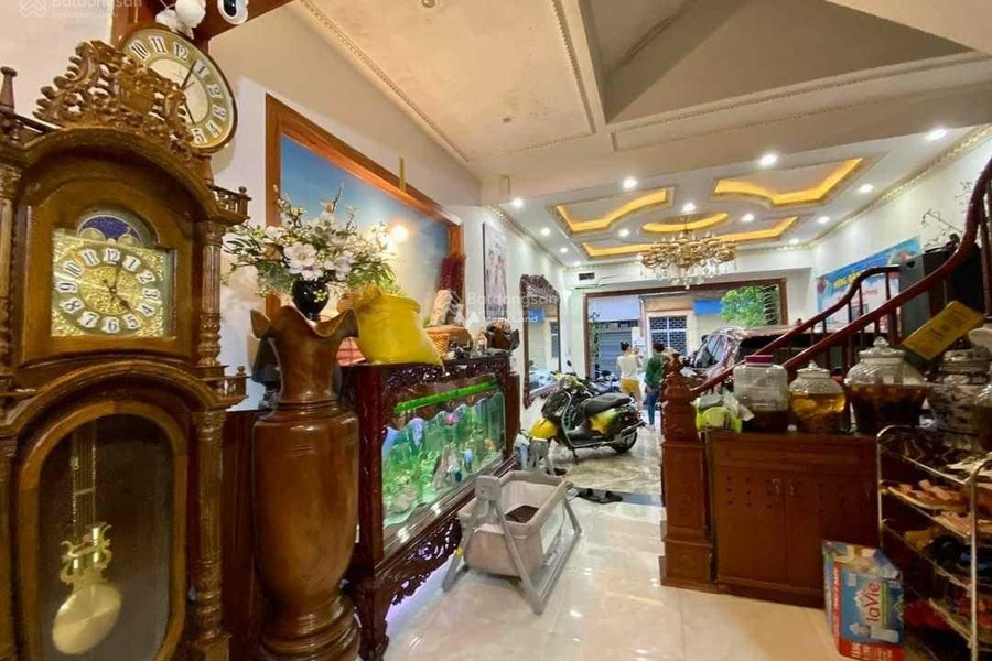 Bán nhà có diện tích chung là 56m2 vị trí thuận lợi tọa lạc ngay ở Long Biên, Hà Nội bán ngay với giá mua liền từ 9.5 tỷ nhà này gồm 5 phòng ngủ-01