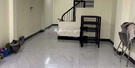 Diện tích tổng 40m2, cho thuê nhà ở nằm ngay bên trong Đại Đồng, Hà Nội, nhà có tổng 3 phòng ngủ, 3 WC thuận tiện đi lại-03