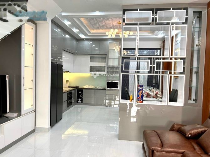 Nhà nhìn chung gồm 4 phòng ngủ, bán biệt thự, bán ngay với giá thương mại 8.86 tỷ diện tích thực 83m2 vị trí thuận lợi tại Phú Xuân, Hồ Chí Minh-01