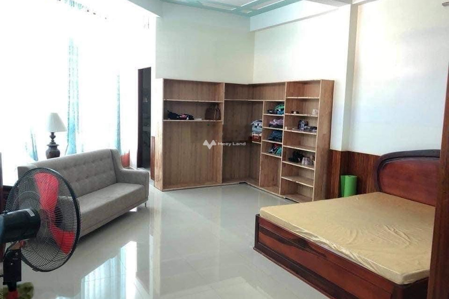 Tọa lạc trên Phước Hải, Khánh Hòa bán nhà bán ngay với giá cạnh tranh chỉ 6.7 tỷ trong nhà nhìn chung gồm có 3 phòng ngủ 4 WC-01