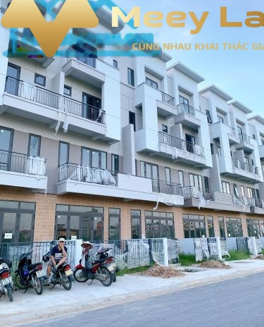 Bán ngay ngôi nhà mặt tiền nằm ngay ở Từ Sơn, Bắc Ninh giá bán ngạc nhiên 3.1 tỷ có dt chung 75 m2 hướng Tây tổng quan căn nhà này có 4 phòng ngủ liên...