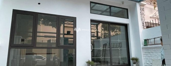 Trong nhà nhìn chung gồm 6 PN, bán biệt thự, giá bán cực kì tốt chỉ 15 tỷ với diện tích khoảng 100m2 vị trí thuận lợi ở Trần Bình, Hà Nội-02