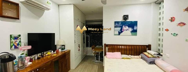 Diện tích 62m2 bán nhà ở vị trí đặt ở trong Phạm Tuấn Tài, Hà Nội trong nhà nhìn chung bao gồm 6 phòng ngủ 6 WC khách có thiện chí liên hệ ngay.-03