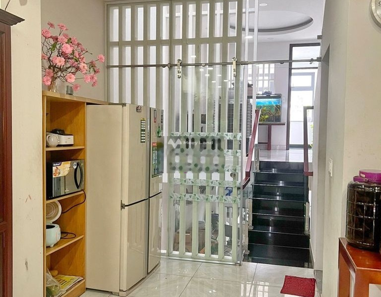 Bán nhà vị trí nằm trên Quận 7, Hồ Chí Minh bán ngay với giá chỉ từ chỉ 3.7 tỷ có diện tích chung là 5998m2 trong nhà này gồm 2 PN-01