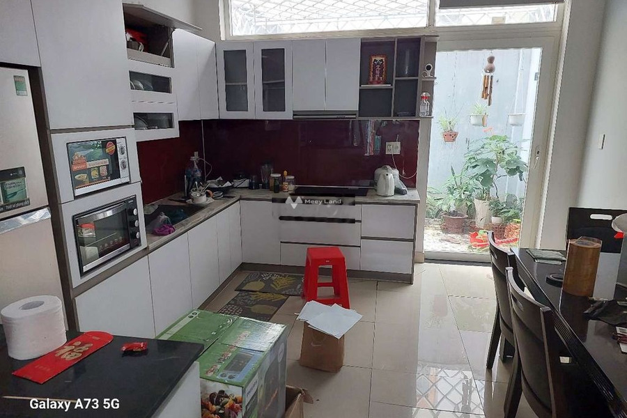 Giá khoảng 13 triệu/tháng, cho thuê nhà diện tích 80m2 vị trí thuận lợi tại Quận 12, Hồ Chí Minh, nhà này gồm có 4 PN, 4 WC giá rẻ bất ngờ-01
