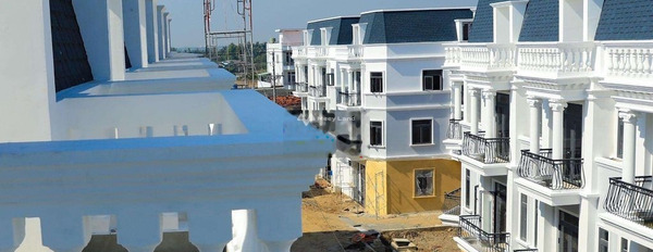 Hướng Tây, bán nhà có diện tích chung là 80m2 vị trí đẹp ngay Lạc Tấn, Long An bán ngay với giá siêu rẻ chỉ 3.5 tỷ ngôi nhà có tổng cộng 6 PN, 6 WC-02