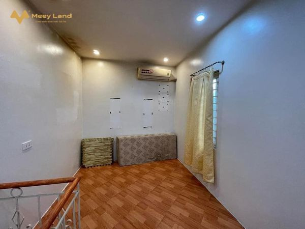 Cho thuê nhà 4 tầng x 20m2 ngõ 296 Minh Khai