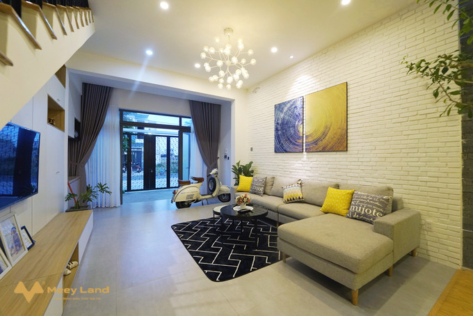 Cho thuê nhà 1 trệt, 2 lầu tổng 380 m2 sàn mặt tiền Trương Công Định