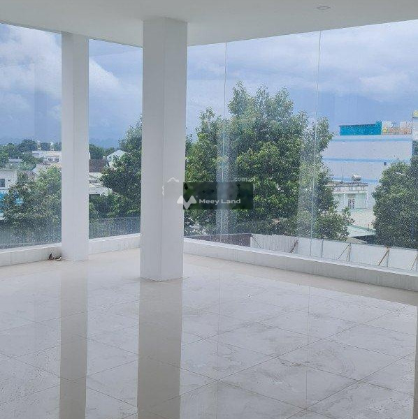 Cho thuê nhà diện tích 180m2, giá 70 triệu/tháng tại Phú Mỹ, Thủ Dầu Một-01