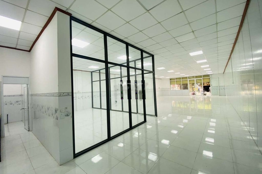 Hot cho thuê mặt bằng có một diện tích là 260m2 vị trí mặt tiền ngay tại Thuận An, Bình Dương thuê ngay với giá siêu ưu đãi từ 15 triệu/tháng-01