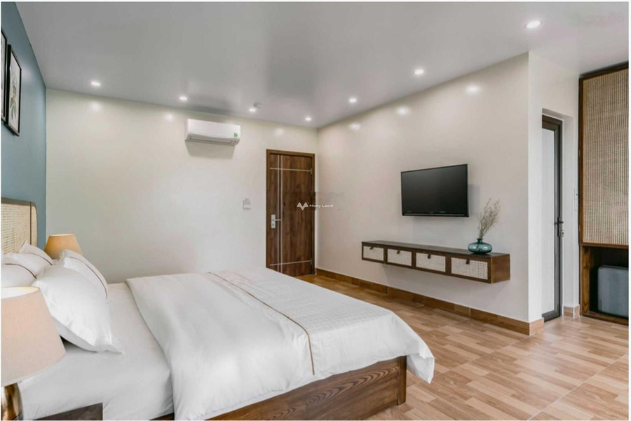 Trong nhà có tất cả 8 phòng ngủ, bán nhà ở diện tích chuẩn 108m2 vị trí đẹp tọa lạc ở Sầm Sơn, Thanh Hóa hướng Đông - Nam-01