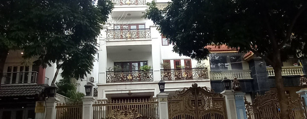 Bán nhà biệt thự Trần Thái Tông, Cầu Giấy, thang máy, diện tích 200m2, 4 tầng, mặt tiền 10m. Giá 46 tỷ-02