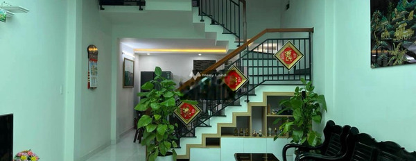 Cho thuê nhà diện tích rộng rãi 50m2 vị trí đặt ở Hòa Khê, Đà Nẵng thuê ngay với giá siêu mềm 12 triệu/tháng, nhà có tổng cộng 4 phòng ngủ, 4 WC-03