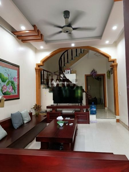 Cho thuê nhà diện tích tầm trung 105m2 vị trí đẹp tọa lạc ở Nguyễn Khang, Yên Hòa giá thuê êm chỉ 25 triệu/tháng, tổng quan trong ngôi nhà 5 PN, 1 WC-01