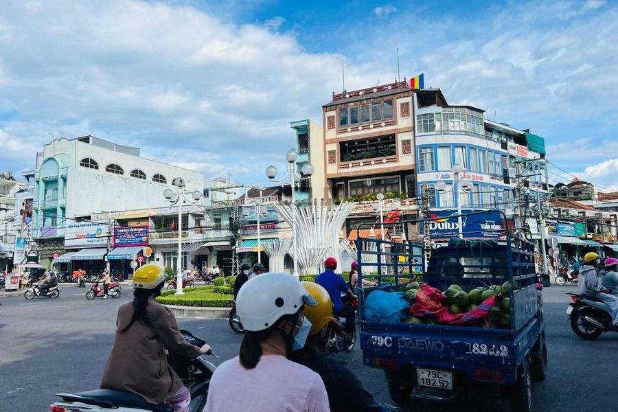 Bán nhà tọa lạc ngay tại Phương Sài, Nha Trang giá bán cực kì tốt 8.5 tỷ có diện tích chung là 131m2 hướng Đông - Nam-01