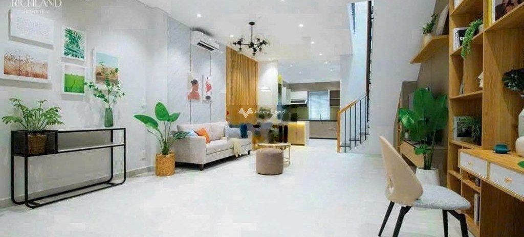 Nằm tại Hòa Lợi, Bến Cát, bán nhà, bán ngay với giá ưu đãi từ 680 triệu có diện tích 70m2, trong nhà này 2 phòng ngủ vị trí siêu đẹp