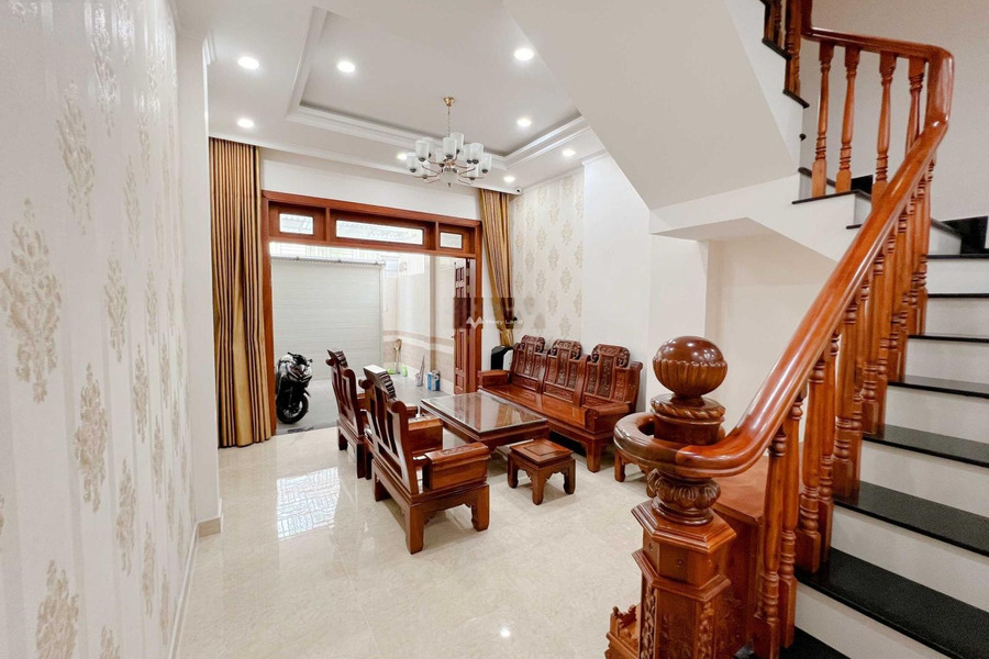 Bán nhà diện tích 80m2 vị trí đặt ngay tại Thủ Đức, Hồ Chí Minh bán ngay với giá cơ bản từ 13.5 tỷ trong căn này gồm 4 PN, 6 WC-01