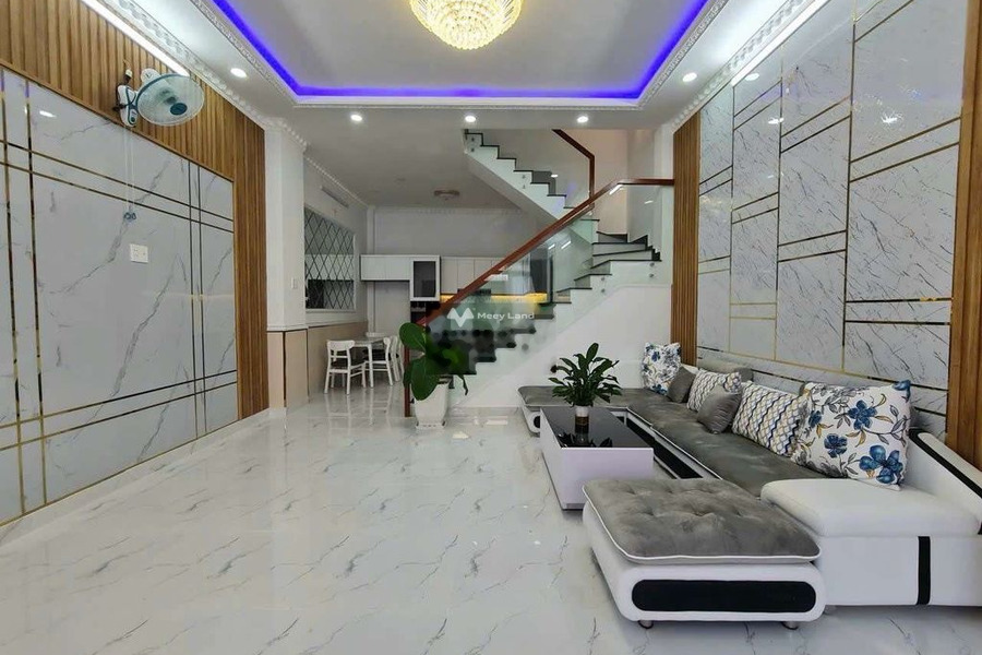 Bán nhà vị trí đẹp tọa lạc gần Trương Đình Hội, Phường 16 bán ngay với giá cực rẻ từ 1.89 tỷ có diện tích chính 52.2m2 trong nhà có tổng cộng 2 PN-01