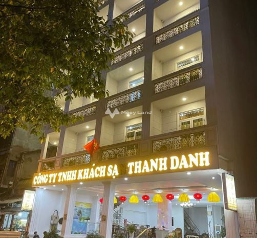 Cắt lỗ cần bán Khách sạn có diện tích tổng là 304m2 mặt tiền nằm ngay ở Phường 11, Hồ Chí Minh bán ngay với giá khởi đầu từ 250 tỷ gọi ngay!