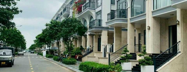 Ở giữa Vạn Phúc City, bán liền kề ngay ở Thủ Đức, Hồ Chí Minh bán ngay với giá gốc 22.9 tỷ với diện tích là 140m2, trong nhà này thì có 5 phòng ngủ-02