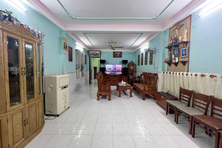 Vị trí mặt tiền tọa lạc tại An Bình, Đồng Nai bán nhà bán ngay với giá khoảng 7.4 tỷ tổng quan trong căn nhà có 4 phòng ngủ 3 WC-01