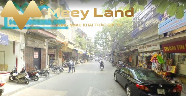 DT 53m2 bán nhà ở mặt tiền tọa lạc ngay ở Phường Hàng Gai, Quận Hoàn Kiếm trong căn này 2 PN hãy nhấc máy gọi ngay