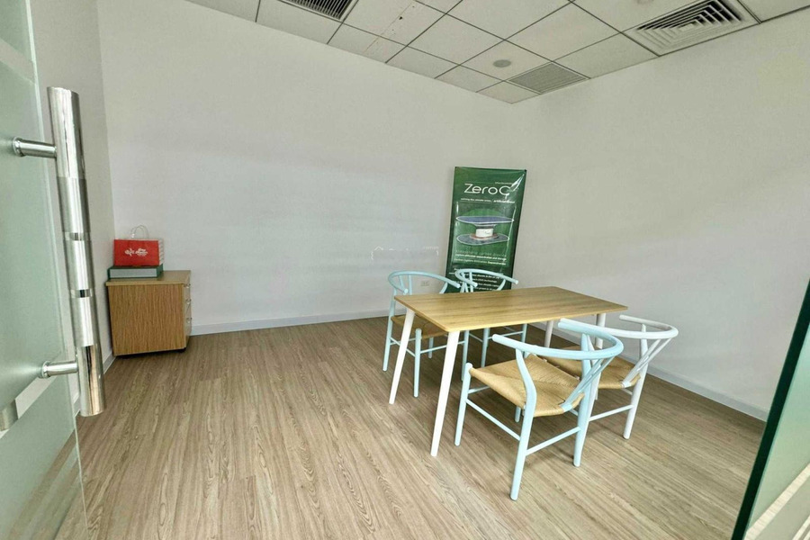 Cho thuê văn phòng 157m2 và 400m2 có sẵn nội thất tại tòa Toyota Tôn Thất Thuyết -01